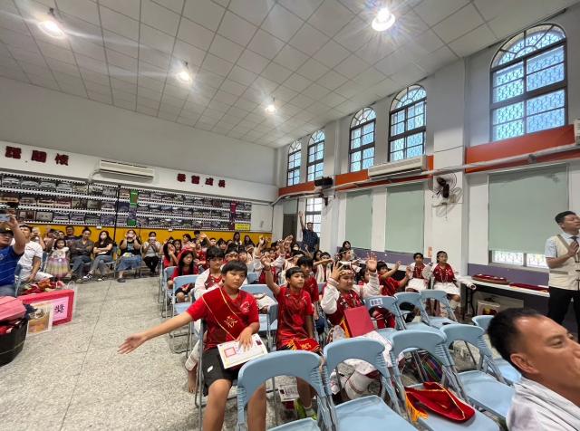 https://www.fusps.hlc.edu.tw/uploads/tadgallery/2024_09_02/21721_LINE_ALBUM_112學年度畢業典禮_240902_65.jpg 